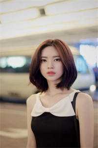 完整文集绝世女帝死后万年，被我摸醒了