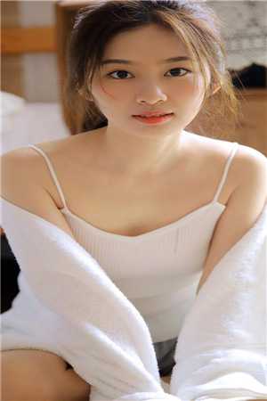 老六守尸人，绝色女帝被摸醒了全文