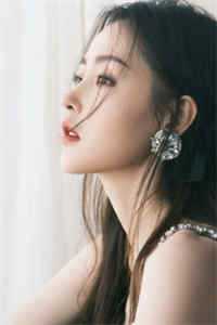 畅销小说离婚后，我被小鲜肉们围满了