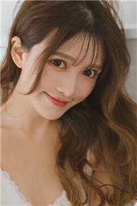 畅销巨著老六守尸人，绝色女帝被摸醒了