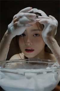 看见弹幕后，我送狗皇帝和白月光归西好书