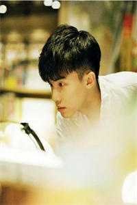 未婚夫和女兄弟在酒吧领证，我摇骰子让他们倾家荡产试读