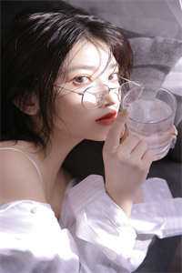 回故乡，成了糙汉的心尖宠爆火全网